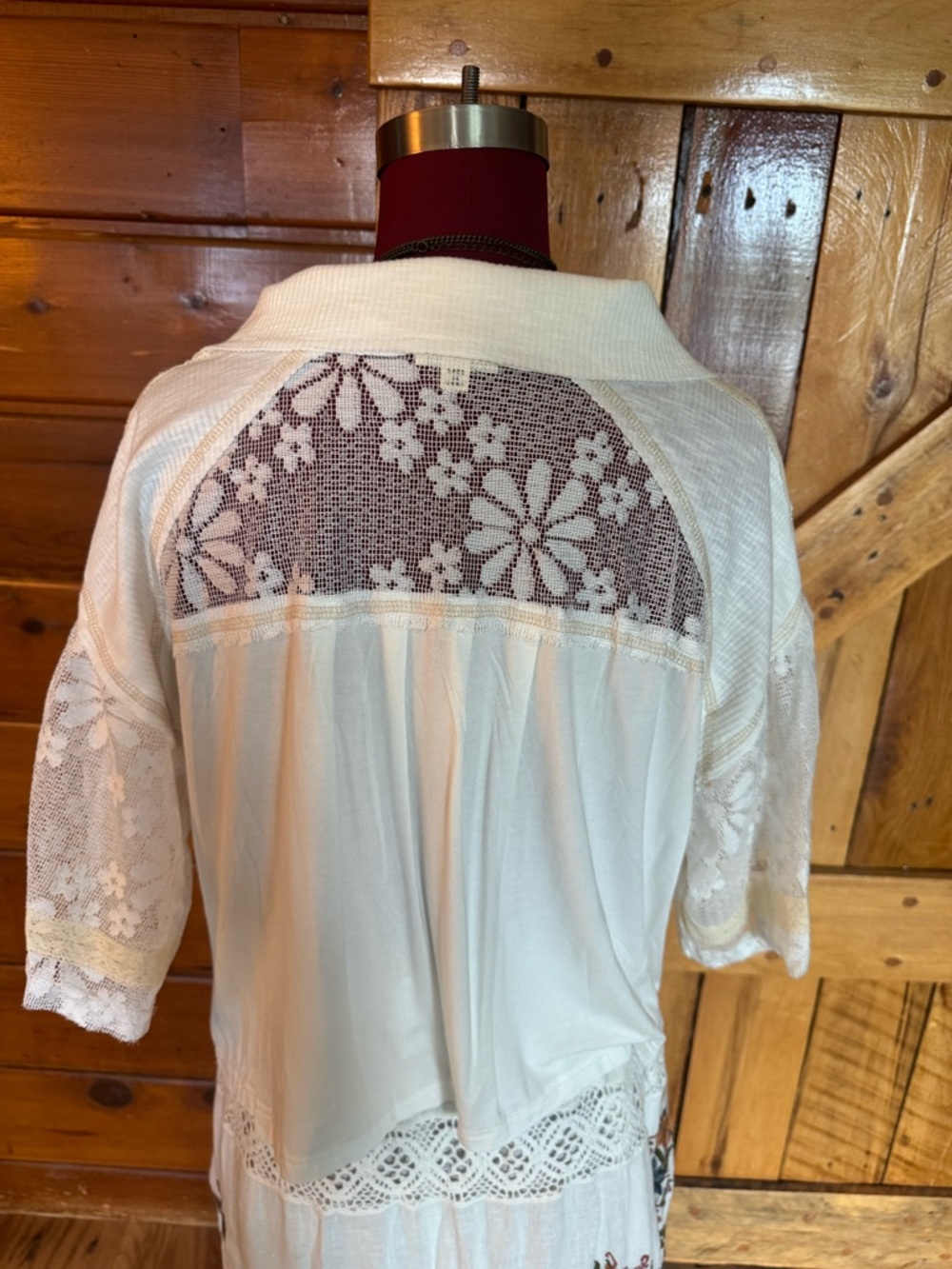 TOP ONLY> POL NWOT WHITE LACE SHORT SLEEVE & V-NECK TOP - Picture 3 of 4
